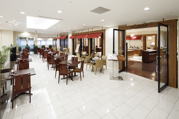 レストラン「ブラッスリーローリエ」